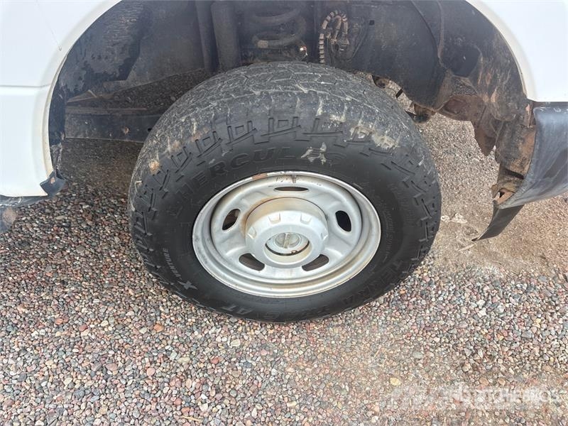 Ford F-250 XL 4x4 Crew Cab Pickup Ostalo