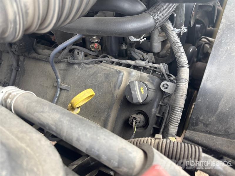 Ford F-250 XL 4x4 Crew Cab Pickup Otros