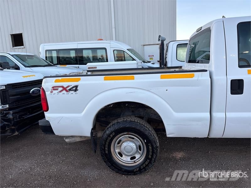 Ford F-250 XL 4x4 Crew Cab Pickup Citi