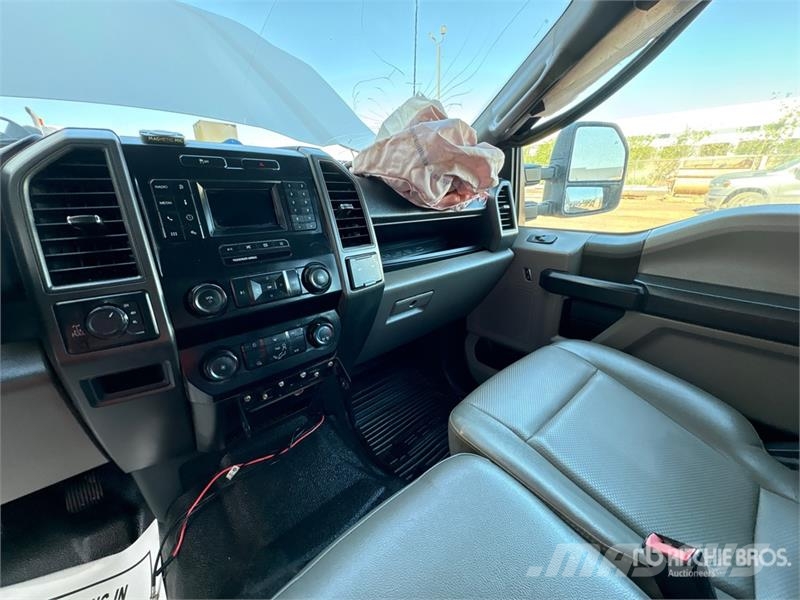Ford F-250 XL 4x4 Crew Cab Pickup Autre fourgon / utilitaire