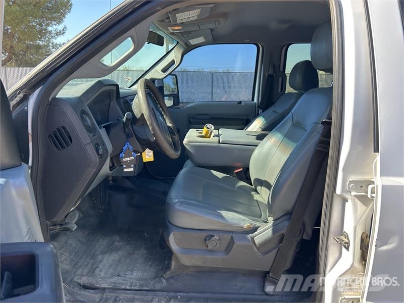 Ford F-250 XL 4x4 Crew Cab Pickup Other