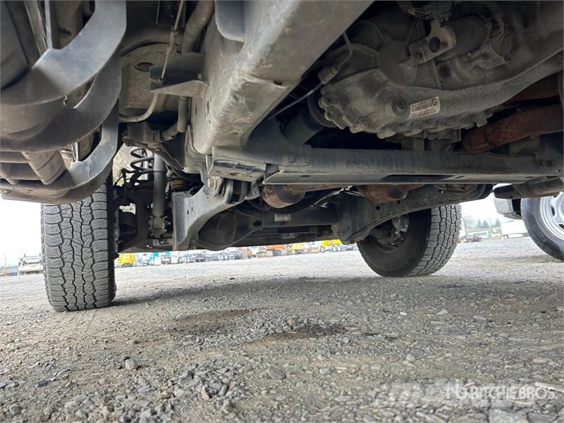 Ford F-250 XL 4x4 Crew Cab Pickup Ostalo
