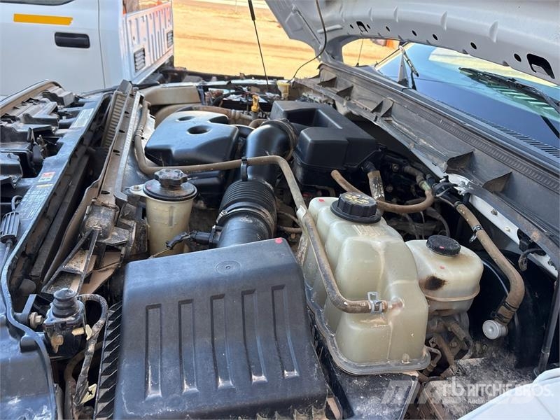 Ford F-250 XL 4x4 Crew Cab Pickup Drugi