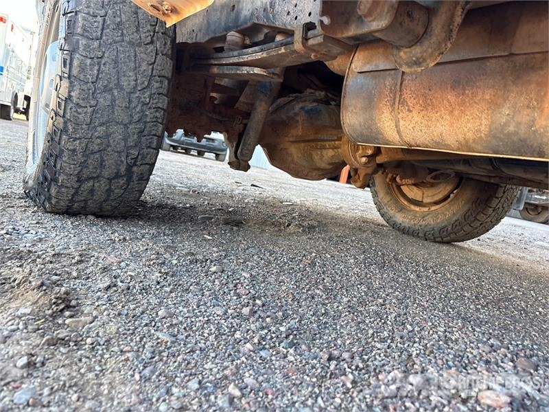 Ford F-250 XL 4x4 Crew Cab Pickup Drugi