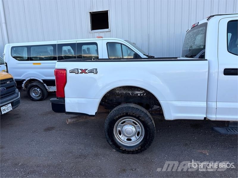 Ford F-250 XL 4x4 Crew Cab Pickup Citi