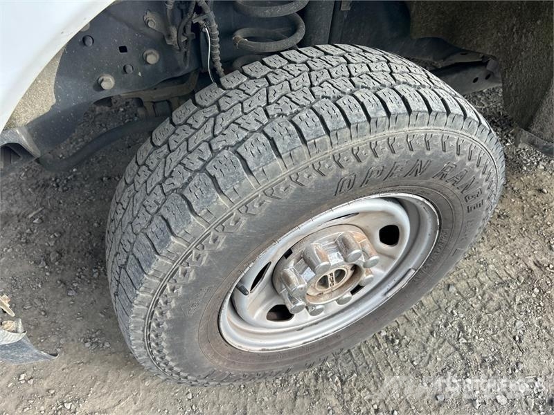Ford F-250 XL 4x4 Crew Cab Pickup Ostalo