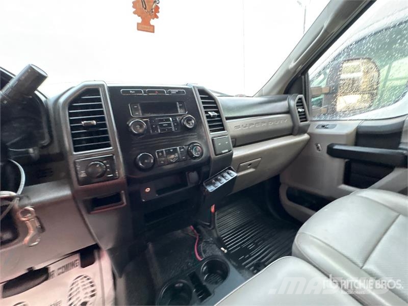 Ford F-250 XL 4x4 Crew Cab Pickup Muu