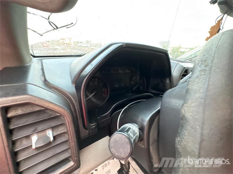 Ford F-250 XL 4x4 Crew Cab Pickup Muu