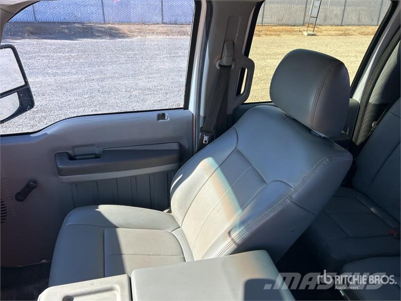 Ford F-250 XL 4x4 Crew Cab Pickup Other