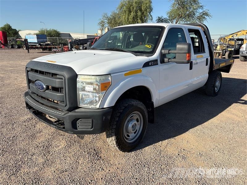 Ford F-250 XL 4x4 Crew Cab Flatbed Truck Tovornjaki s kesonom/platojem