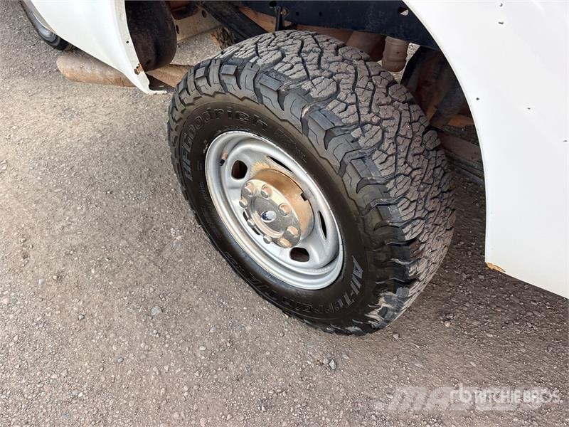 Ford F-250 XL 4x4 Crew Cab Pickup Anders