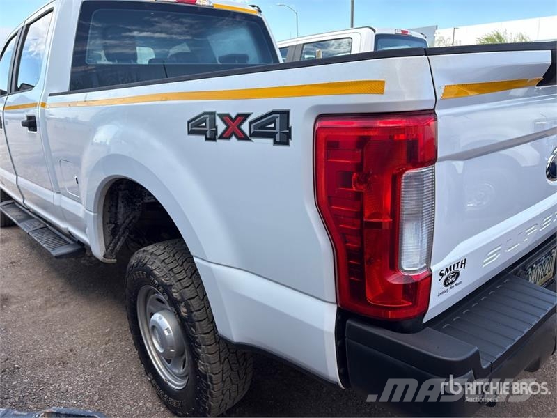 Ford F-250 XL 4x4 Crew Cab Pickup Otras furgonetas