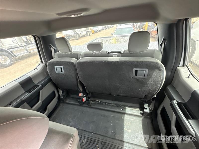 Ford F-250 XL 4x4 Crew Cab Pickup Otros
