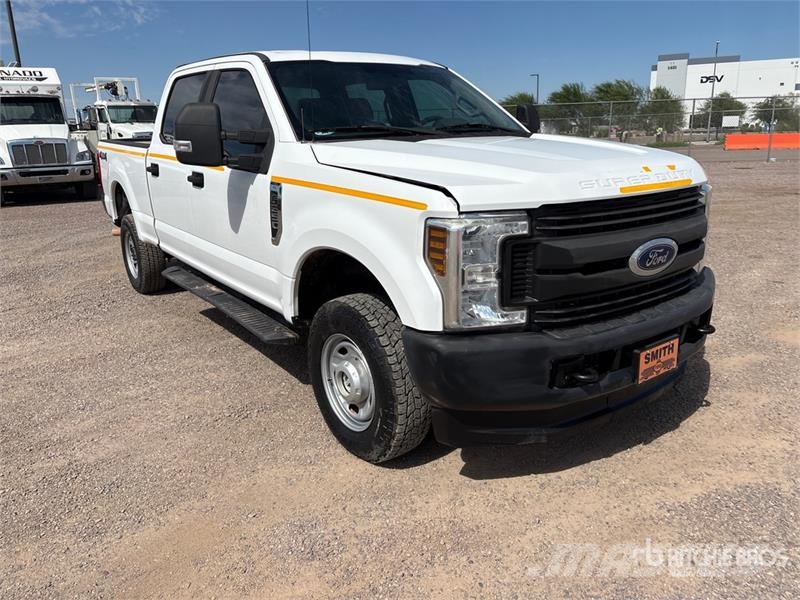 Ford F-250 XL 4x4 Crew Cab Pickup Otras furgonetas