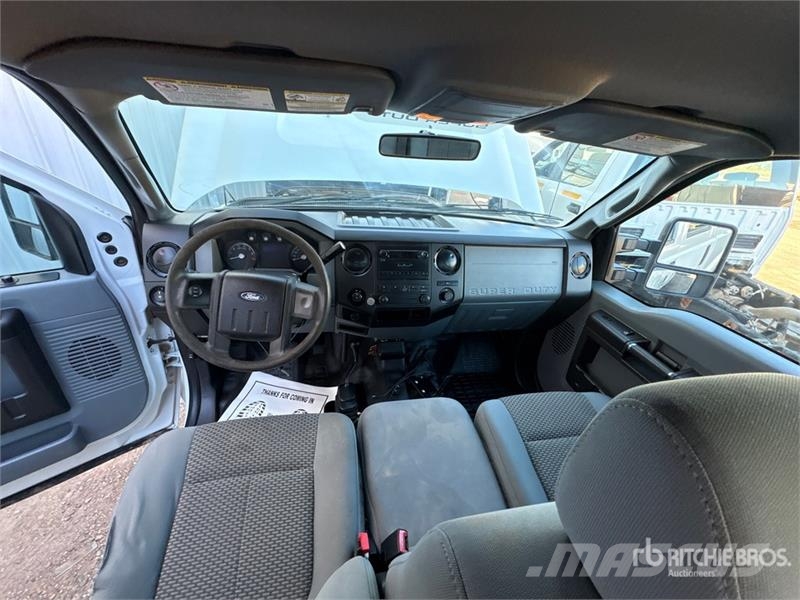 Ford F-250 XL 4x4 Crew Cab Pickup Drugi
