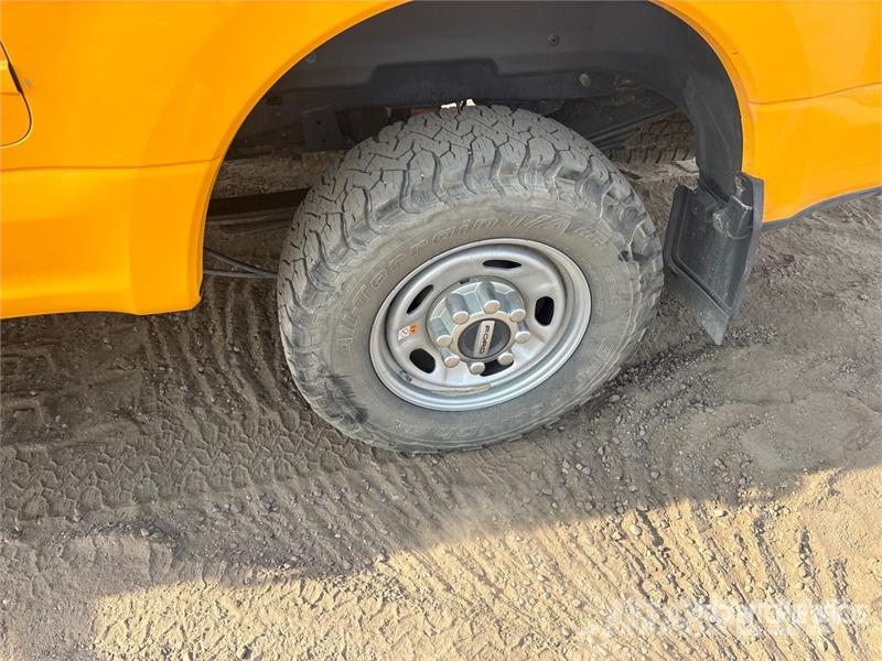 Ford F-250 XL 4x4 Crew Cab Pickup Citi