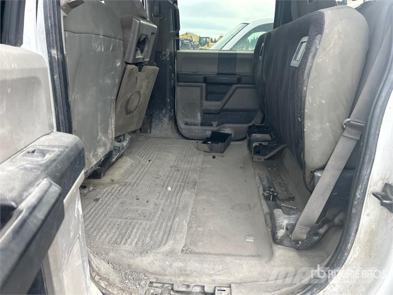 Ford F-250 XL 4x4 Crew Cab Pickup Інше