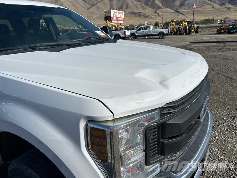 Ford F-250 XL 4x4 Crew Cab Pickup Otros