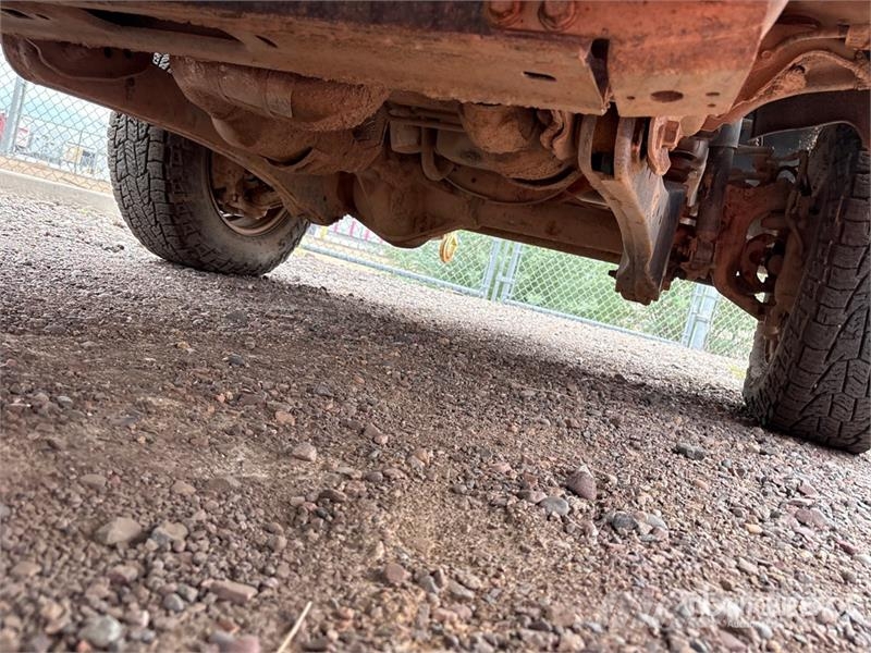 Ford F-250 XL 4x4 Crew Cab Pickup (Inoperable) Ostalo