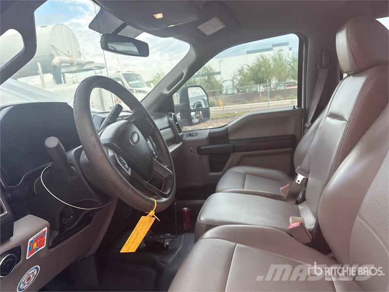 Ford F-250 XL 4x4 Crew Cab Pickup Ostalo