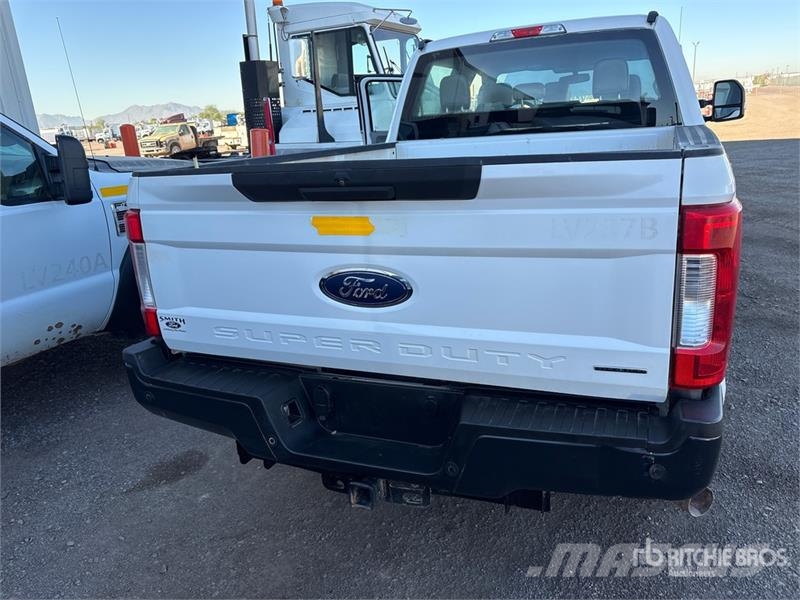 Ford F-250 XL 4x4 Crew Cab Pickup Citi