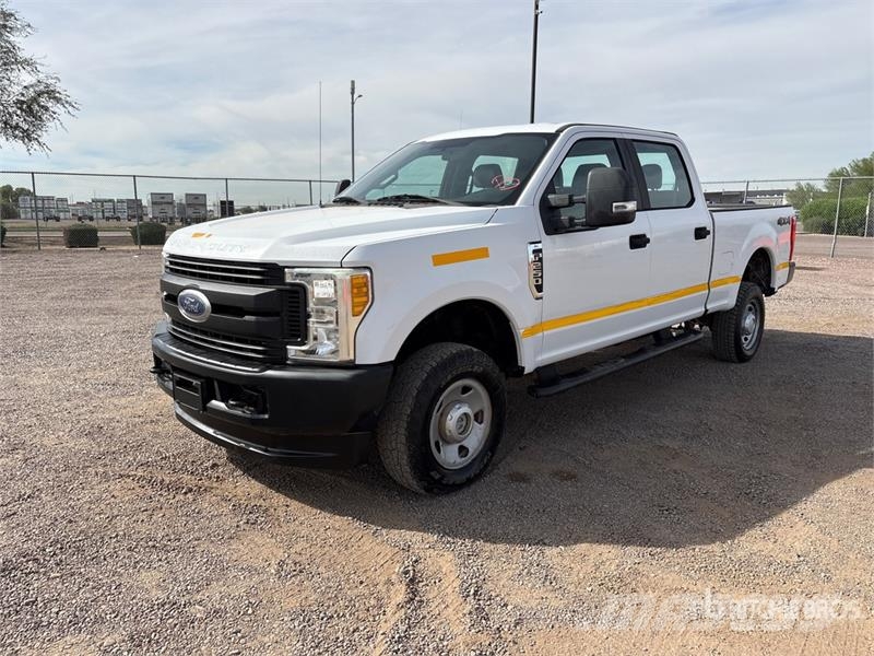 Ford F-250 XL 4x4 Crew Cab Pickup Anders