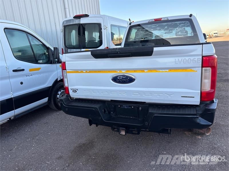 Ford F-250 XL 4x4 Crew Cab Pickup Citi