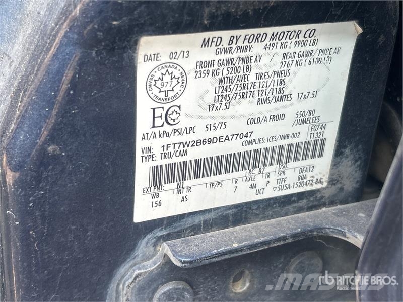 Ford F-250 XL 4x4 Crew Cab Pickup (Inoperable) Muu