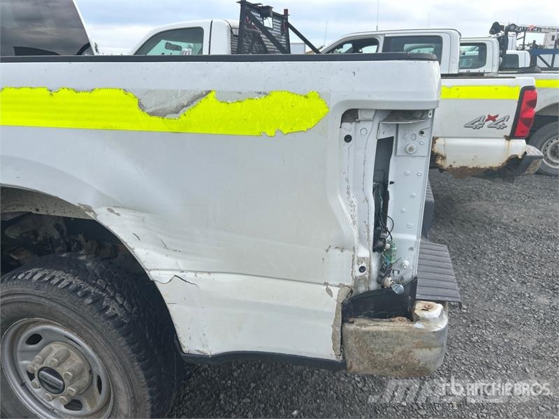Ford F-250 XL 4x4 Crew Cab Pickup Інше