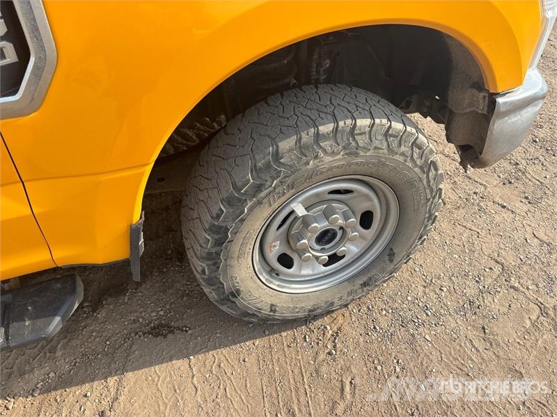 Ford F-250 XL 4x4 Crew Cab Pickup Citi