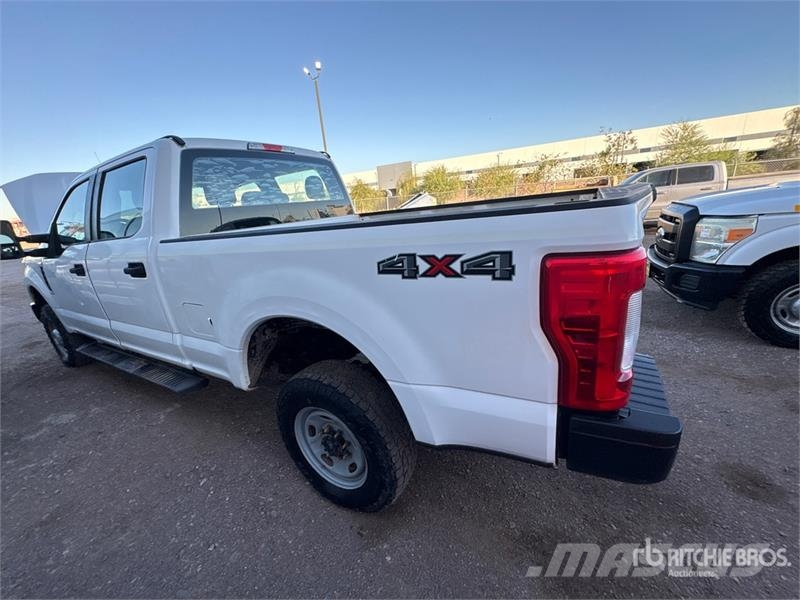 Ford F-250 XL 4x4 Crew Cab Pickup Citi