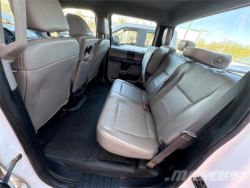Ford F-250 XL 4x4 Crew Cab Pickup Drugi