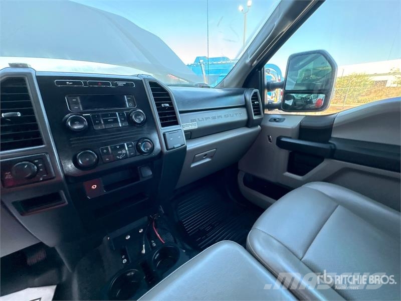 Ford F-250 XL 4x4 Crew Cab Pickup Citi