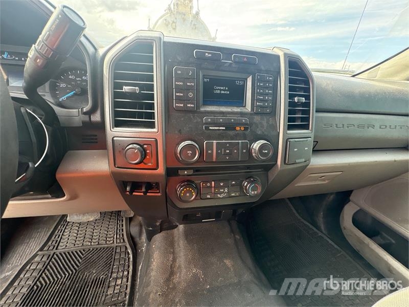 Ford F-250 XL 4x4 Crew Cab Pickup Altele