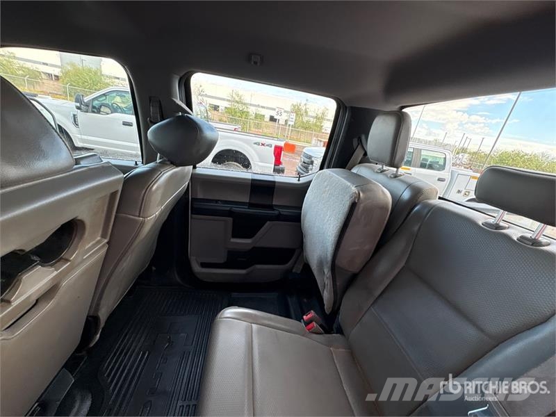 Ford F-250 XL 4x4 Crew Cab Pickup Otros