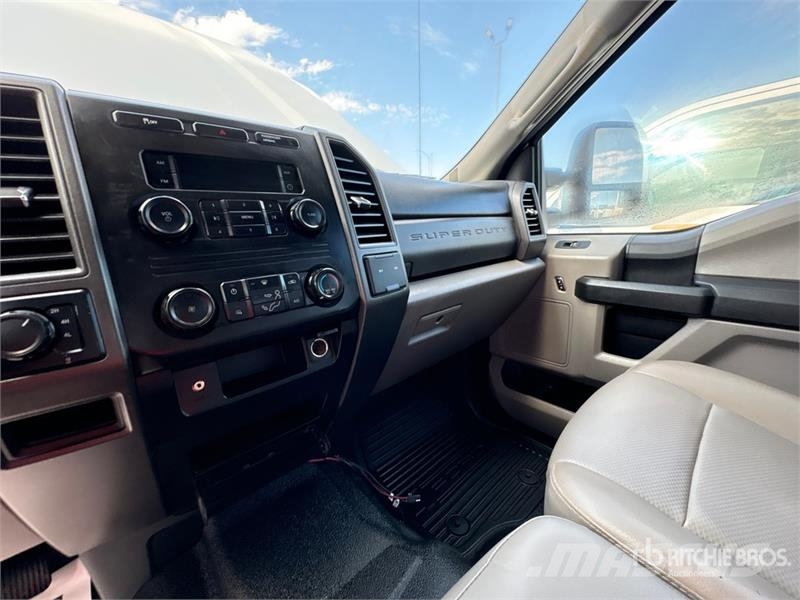 Ford F-250 XL 4x4 Crew Cab Pickup Otras furgonetas