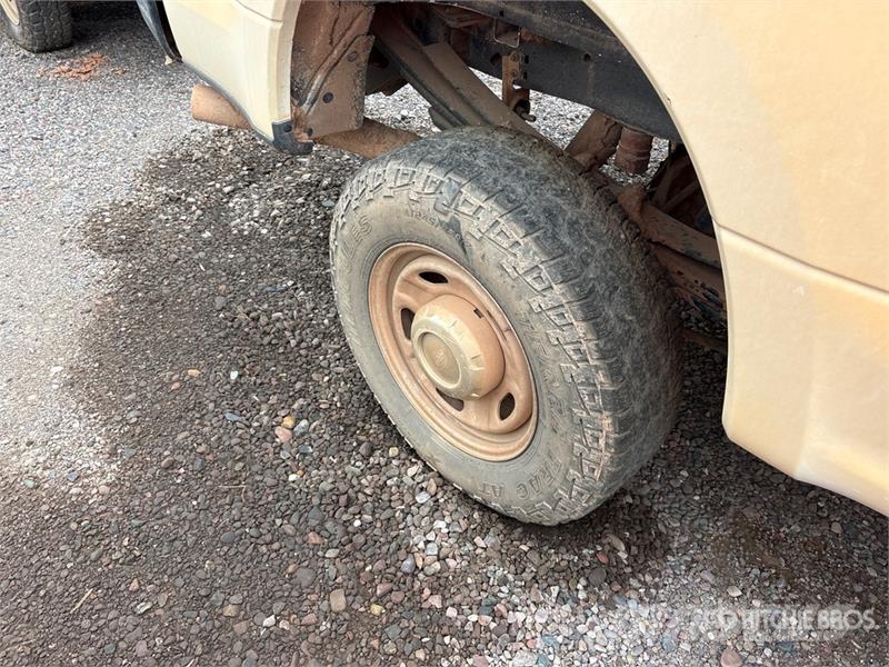 Ford F-250 XL 4x4 Crew Cab Pickup (Inoperable) Ostalo