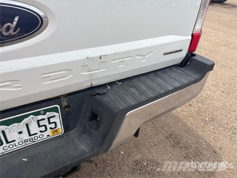 Ford F-250 XL 4x4 Crew Cab Pickup Otros