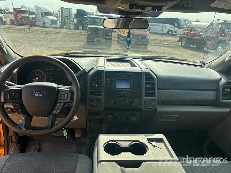 Ford F-250 XL 4x4 Crew Cab Pickup Citi