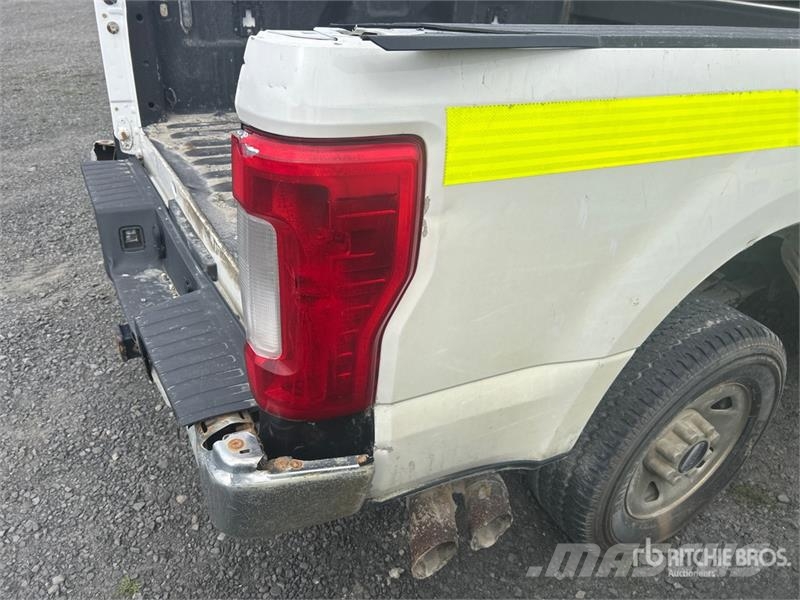Ford F-250 XL 4x4 Crew Cab Pickup Інше