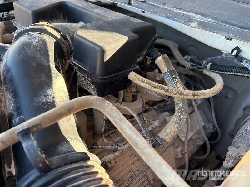 Ford F-250 XL 4x4 Crew Cab Flatbed Truck Tovornjaki s kesonom/platojem