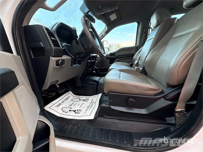 Ford F-250 XL 4x4 Crew Cab Pickup Otros
