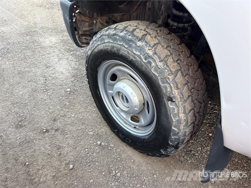 Ford F-250 XL 4x4 Crew Cab Flatbed Truck Tovornjaki s kesonom/platojem