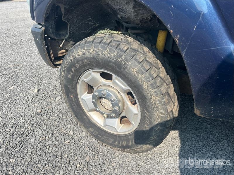 Ford F-250 XL 4x4 Crew Cab Pickup (Inoperable) Muu