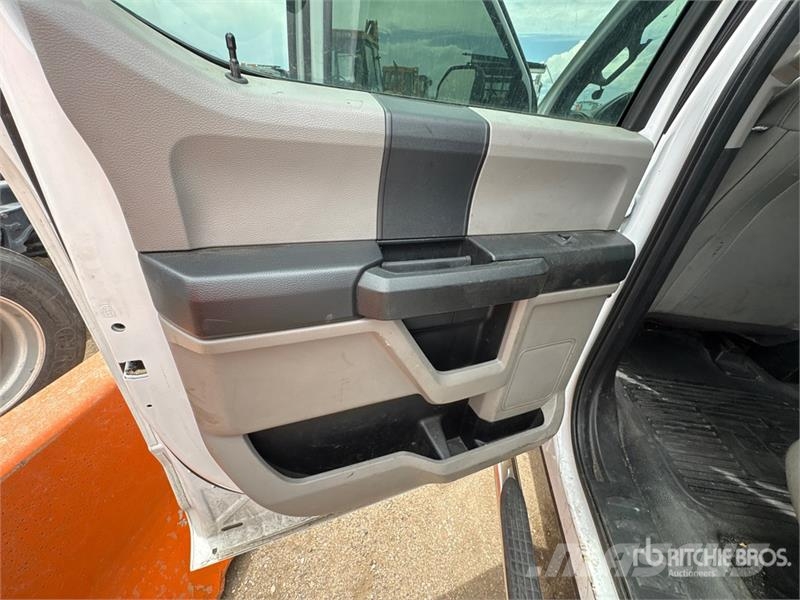 Ford F-250 XL 4x4 Crew Cab Pickup Otros