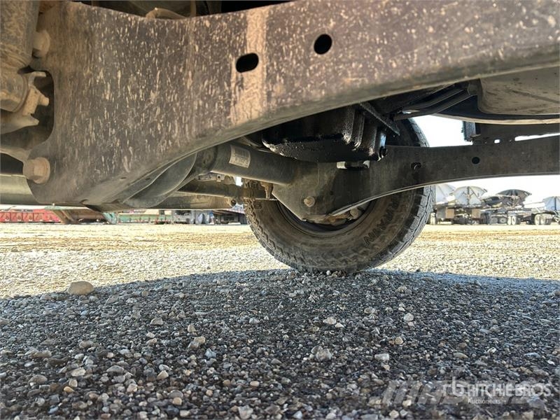 Ford F-250 XL 4x4 Crew Cab Pickup Otros