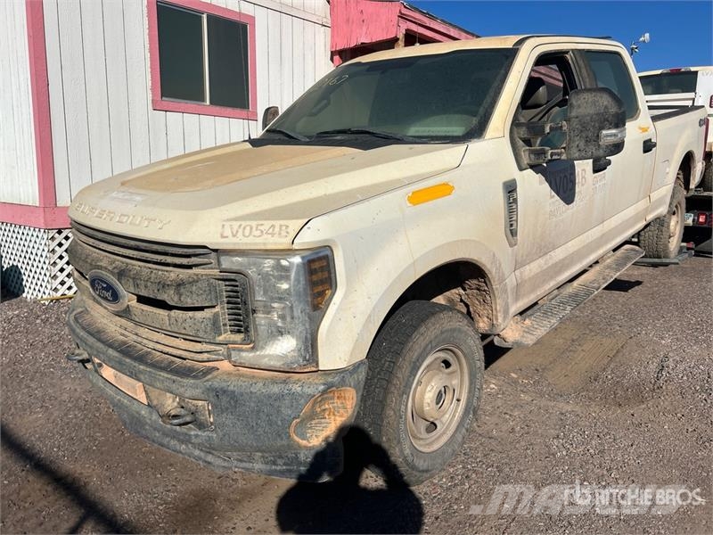 Ford F-250 XL 4x4 Crew Cab Pickup Other