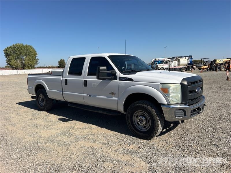 Ford F-250 XL 4x4 Crew Cab Pickup Other
