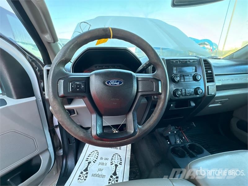 Ford F-250 XL 4x4 Crew Cab Pickup Citi