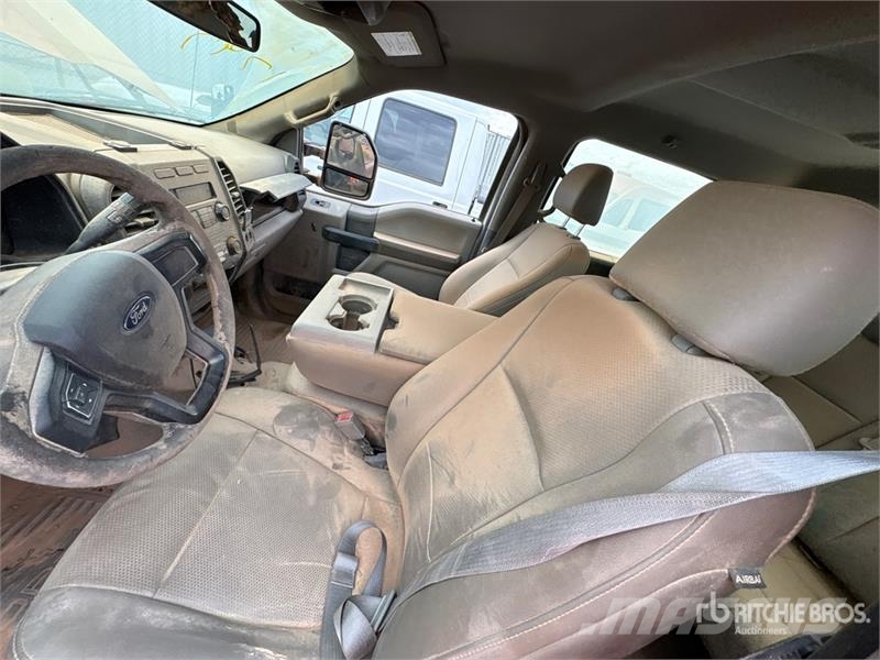 Ford F-250 XL 4x4 Crew Cab Pickup (Inoperable) Ostalo
